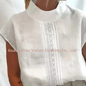 Blouse avec des éléments en dentelle