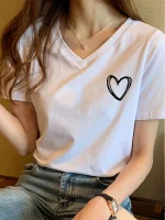 T-shirt à motif cœur « Love », col en V