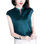Haut pour femme col montant en V.