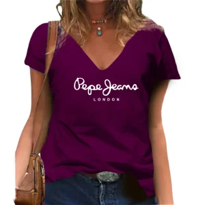 T-shirt à col en V.