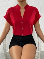 chemisier rouge pour femme col rabattu.