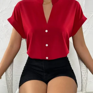 chemisier rouge pour femme col rabattu.