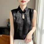 Haut à boutons dans le dos pour femme.