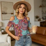 Haut  pour femme , motif floral et épaules dénudées.