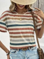 T-shirt pour femme, imprimé à rayures.